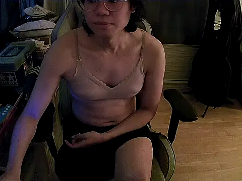 Snapshot of swimsuitloves chatting on March 30, 2026, 11:06 pm swimsuitloves online show from March 30, 2026, 11:06 pm