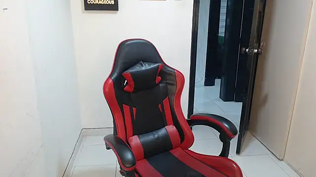 Liamiler01  online show from November 25, 2025, 11:37 pm