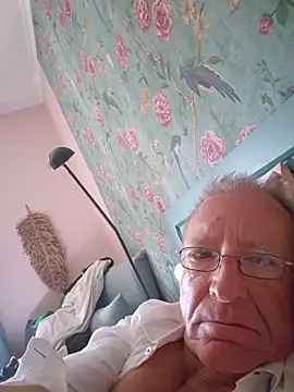Snapshot of alixgraccus chatting on May 24, 2026, 6:24 am alixgraccus online show from May 24, 2026, 6:24 am