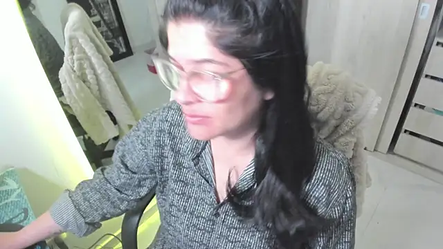 BellaFlaming online show from August 6, 2026, 10:43 am