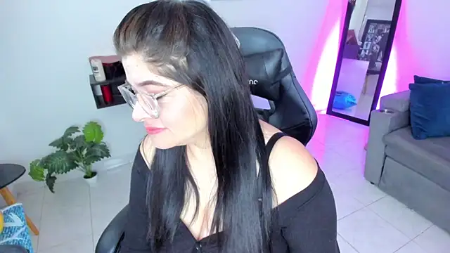 BellaFlaming online show from September 19, 2025, 11:03 am