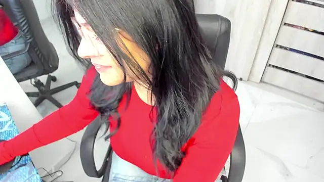 BellaFlaming online show from June 18, 2026, 12:54 pm