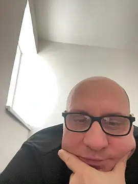 vanjbi45 online show from February 14, 2025, 2:44 pm