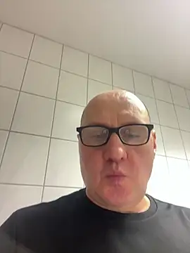 vanjbi45 online show from March 2, 2025, 5:44 am