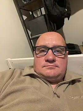 vanjbi45 online show from October 18, 2025, 7:05 pm