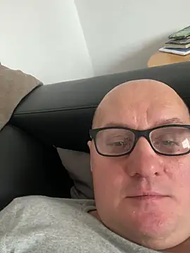 vanjbi45 online show from February 2, 2025, 12:24 pm