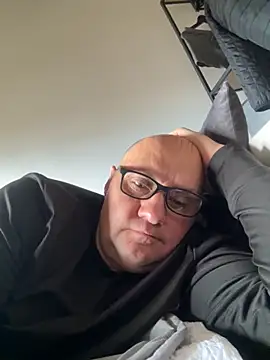 vanjbi45 online show from October 27, 2025, 11:44 am