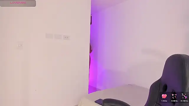 AnitaHaywood  online show from November 16, 2025, 8:24 pm