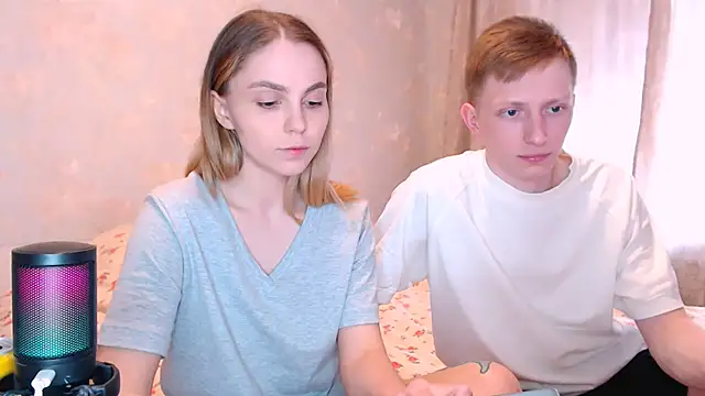 juliaanddima online show from May 4, 2026, 9:23 am