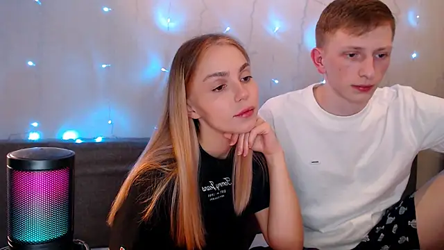 juliaanddima online show from September 14, 2025, 10:54 pm