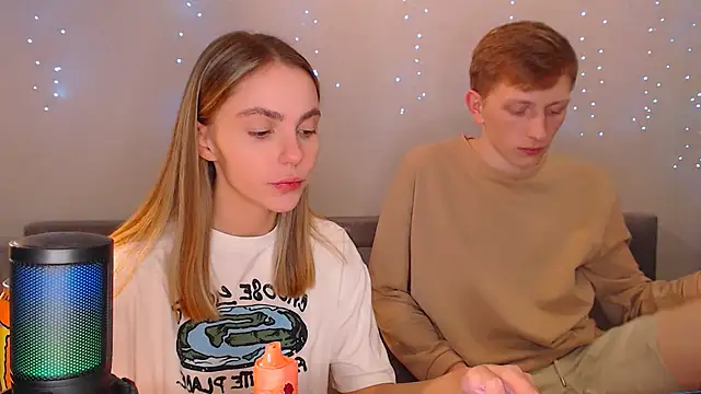 juliaanddima online show from March 20, 2025, 9:24 pm