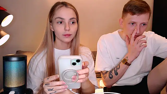 juliaanddima online show from October 31, 2025, 7:05 am