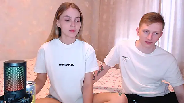 juliaanddima online show from June 23, 2026, 9:40 am