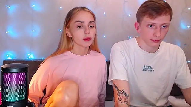 juliaanddima online show from October 5, 2025, 9:27 pm