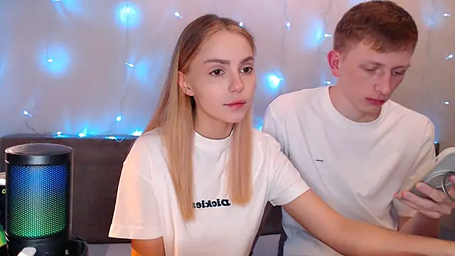 juliaanddima online show from September 20, 2025, 10:04 pm