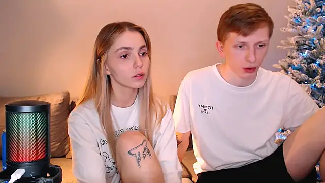 juliaanddima online show from December 22, 2025, 10:21 pm