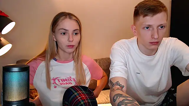 juliaanddima online show from October 21, 2025, 10:53 pm