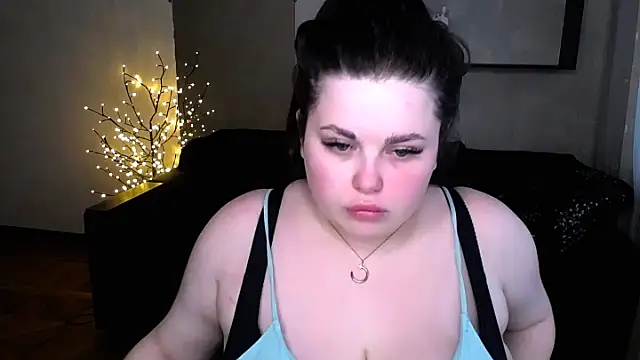 Emily Mo online show from March 22, 2025, 10:49 am