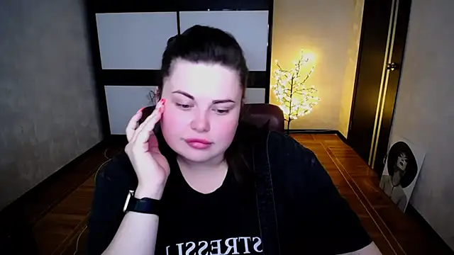 Emily Mo online show from July 25, 2026, 5:37 am