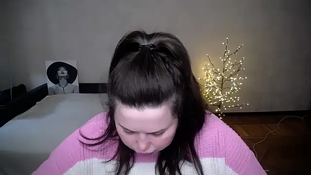 Emily Mo online show from April 26, 2026, 6:43 am