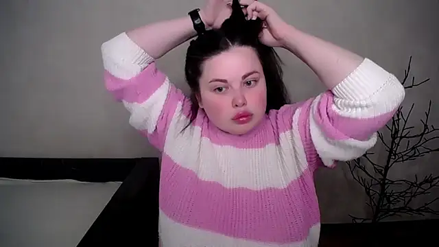Emily Mo online show from May 1, 2026, 6:29 am