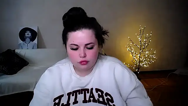Snapshot of Emily_Mo chatting on June 15, 2026, 10:26 am Emily Mo online show from June 15, 2026, 10:26 am