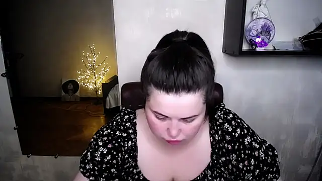 Emily Mo online show from July 1, 2026, 6:14 am