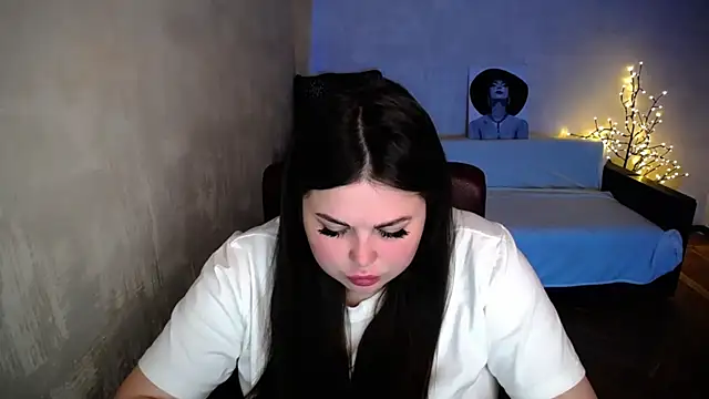Emily Mo online show from August 6, 2026, 7:36 am