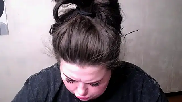 Emily Mo online show from September 23, 2025, 5:36 am