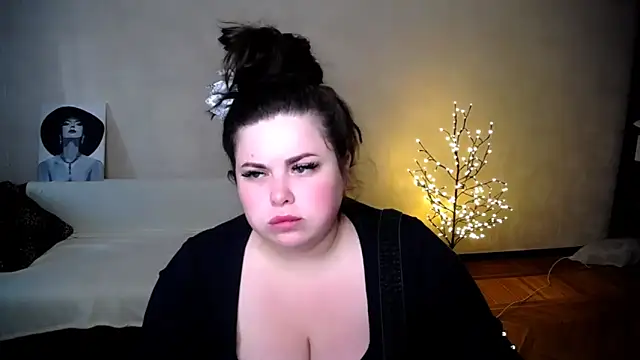 Snapshot of Emily_Mo chatting on June 16, 2026, 5:29 am Emily Mo online show from June 16, 2026, 5:29 am