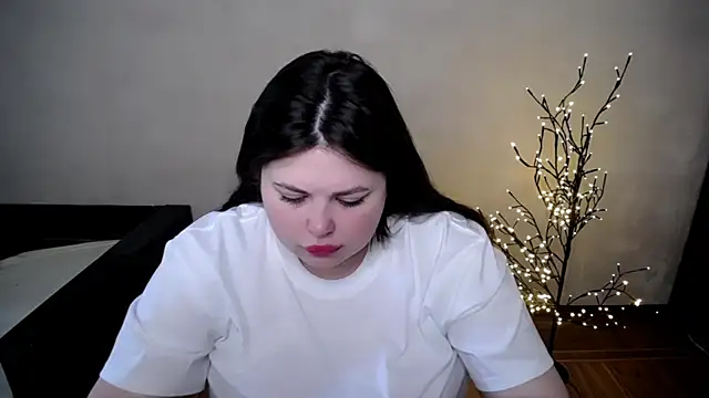 Emily Mo online show from May 8, 2026, 5:44 am