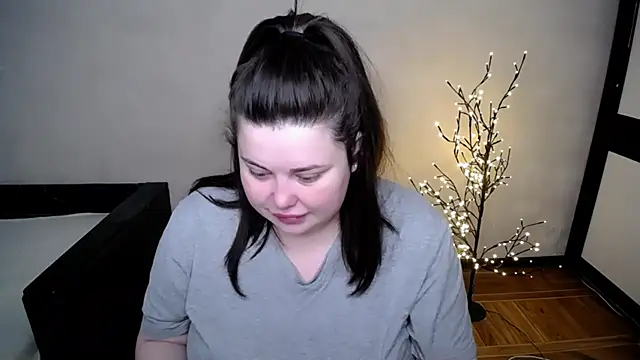 Emily Mo online show from May 7, 2026, 5:55 am