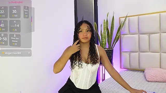 Anais aradia online show from December 17, 2025, 5:34 am