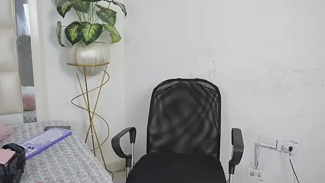 Anais aradia online show from September 21, 2025, 6:18 am