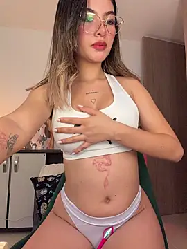 Snapshot of Your_Honeey chatting on March 5, 2026, 1:57 am Your Honeey online show from March 5, 2026, 1:57 am