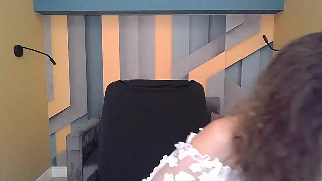 EllaLong online show from September 17, 2025, 11:34 am