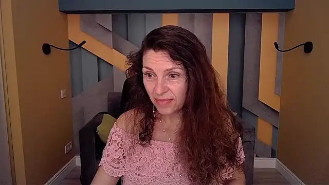 EllaLong online show from June 26, 2026, 11:38 am