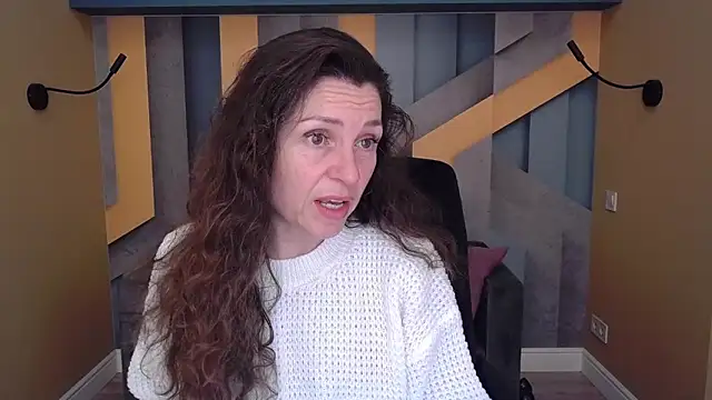 EllaLong online show from November 10, 2025, 12:54 pm