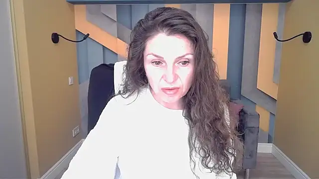 EllaLong online show from February 5, 2026, 12:34 pm