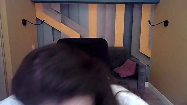 EllaLong online show from February 18, 2026, 1:07 pm