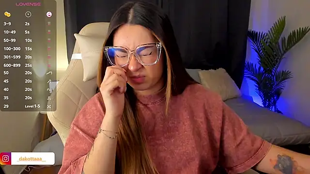 dakottaa  online show from November 11, 2025, 12:16 am