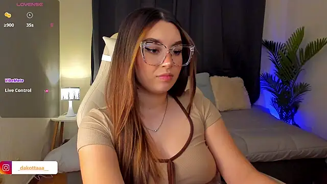 dakottaa  online show from October 11, 2025, 11:06 pm