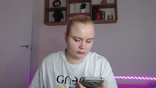 Karolina love  online show from December 5, 2025, 11:42 am