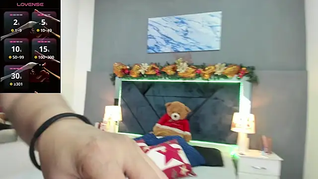 Lauralove 69 online show from December 22, 2025, 8:31 pm