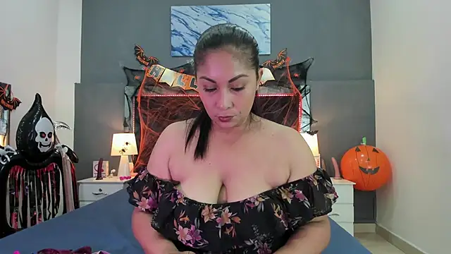 Lauralove 69 online show from October 30, 2025, 8:17 pm