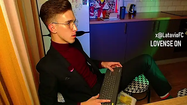 Midnighter  online show from September 22, 2025, 3:12 am