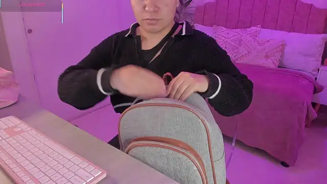 scarlet miller1 online show from October 28, 2025, 12:04 pm