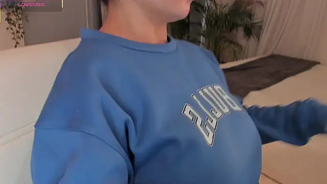 scarlet miller1 online show from September 30, 2025, 12:44 pm