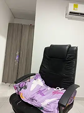 Violetacam 05 online show from September 18, 2025, 5:21 am