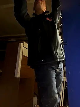 mustican422 online show from December 4, 2024, 11:30 pm